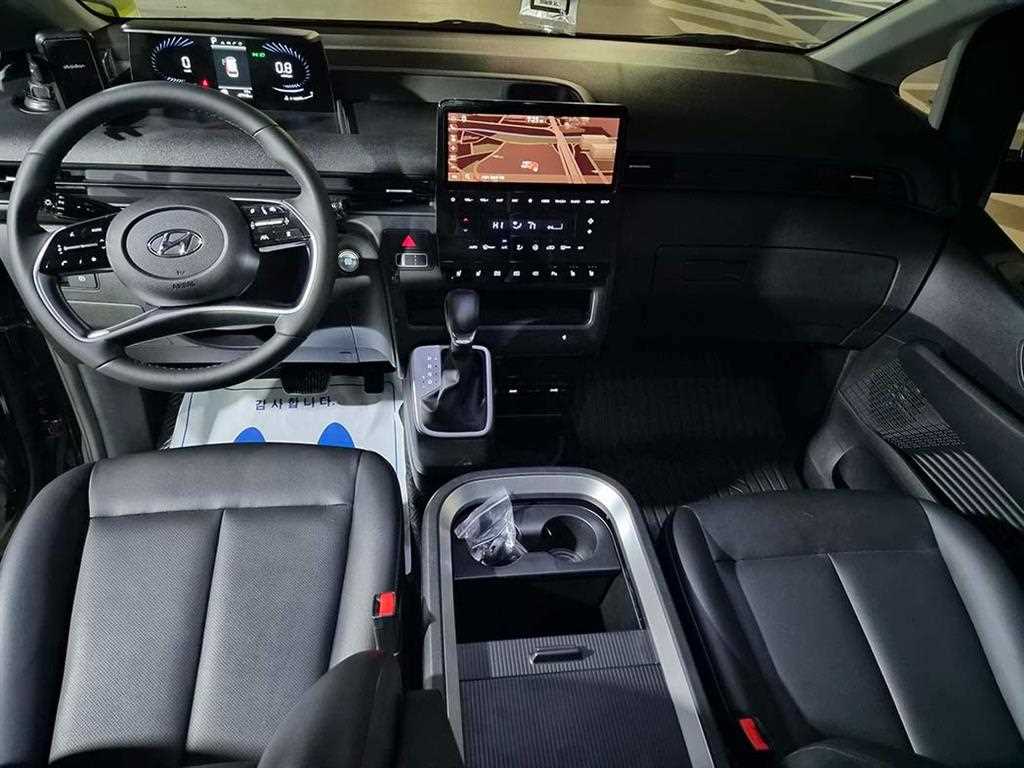 HYUNDAI Staria - Vista 10