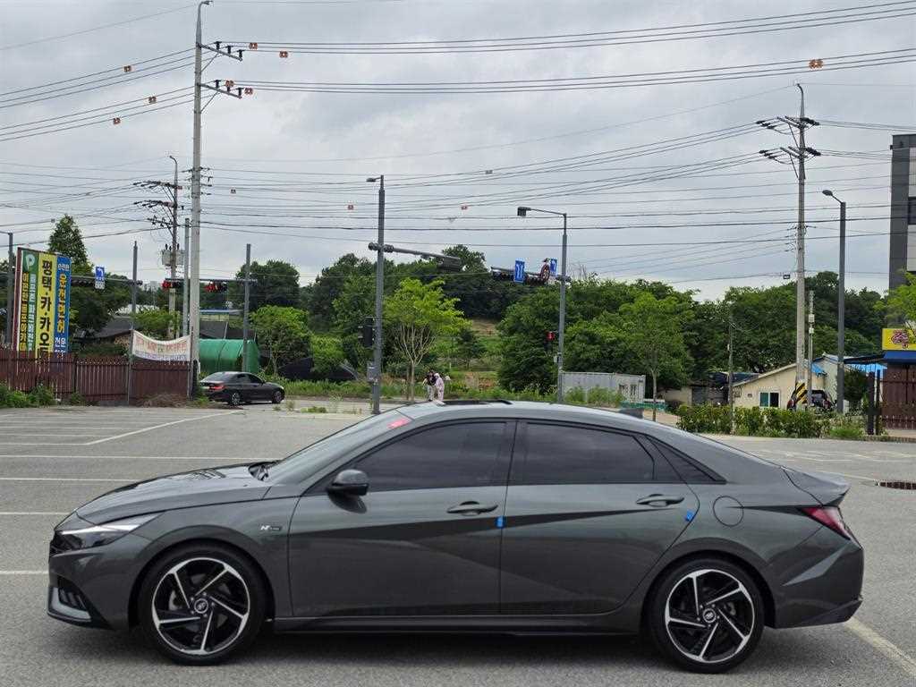 HYUNDAI Avante - Vista 3