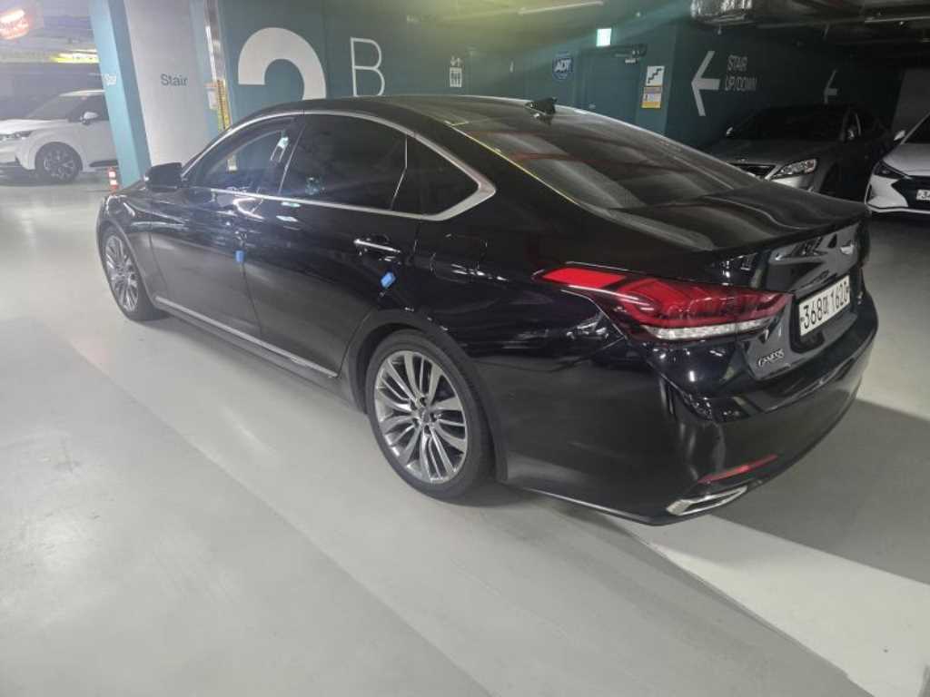HYUNDAI Genesis - Vista 4