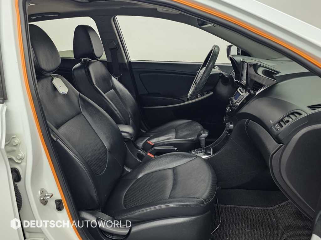 HYUNDAI Accent - Vista 10