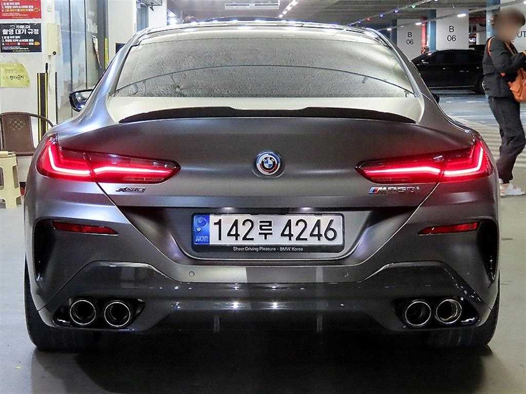 BMW 8 Series - Vista 5