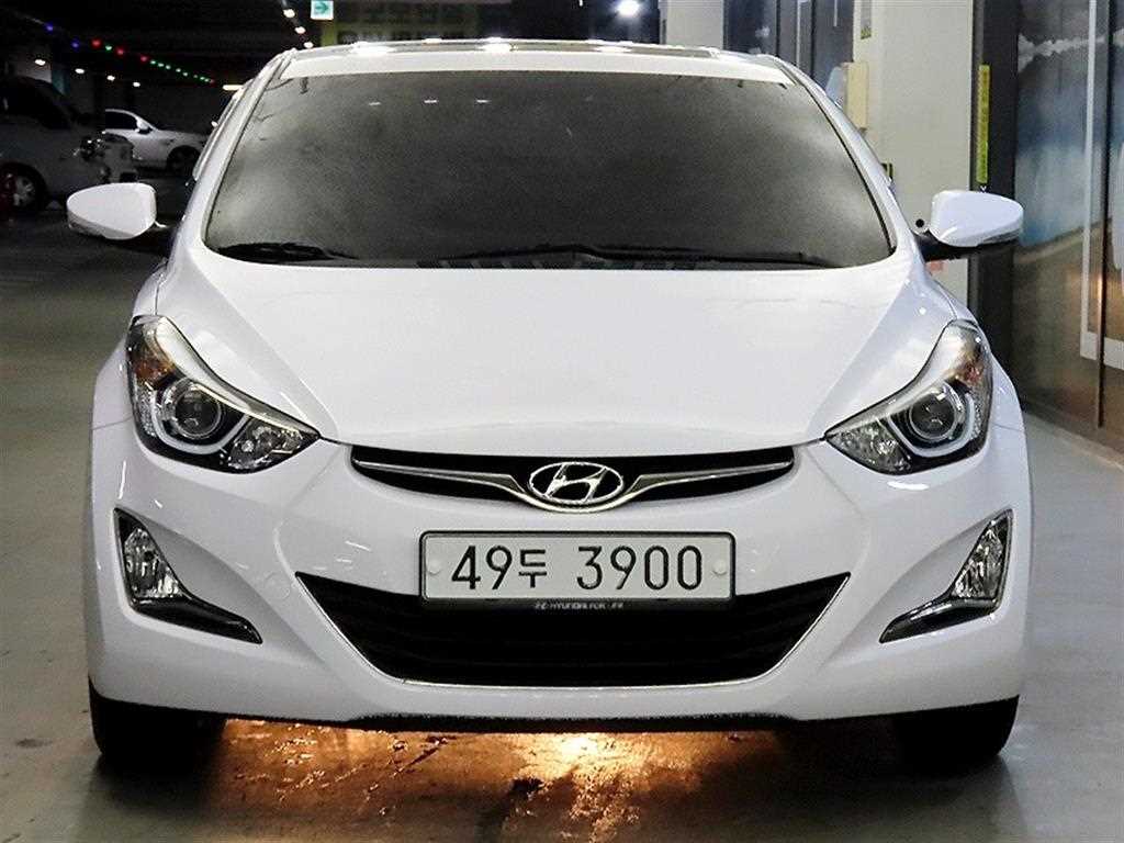 HYUNDAI Avante - Vista 2
