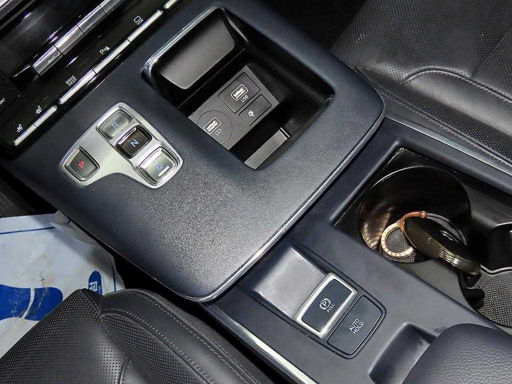 HYUNDAI Grandeur - Vista 12
