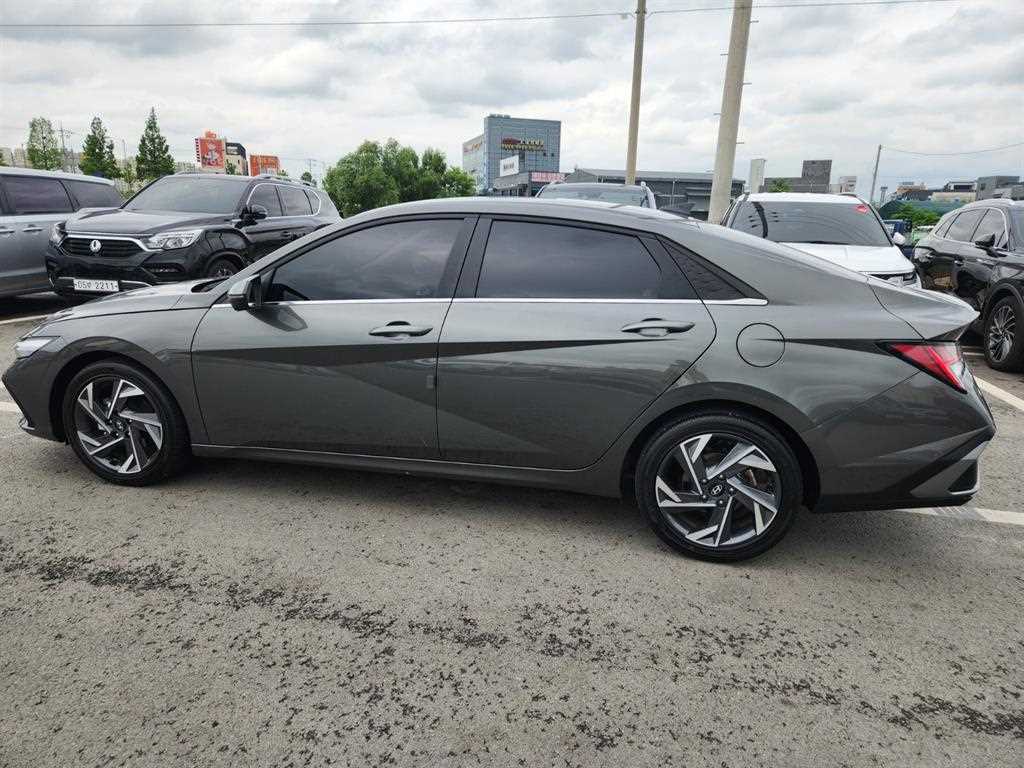 HYUNDAI Avante - Vista 8