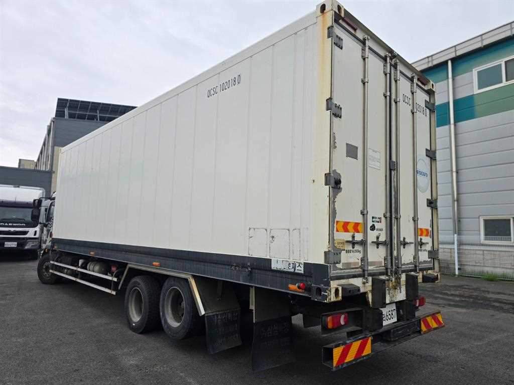 medium and large cargo truck - Vista 6