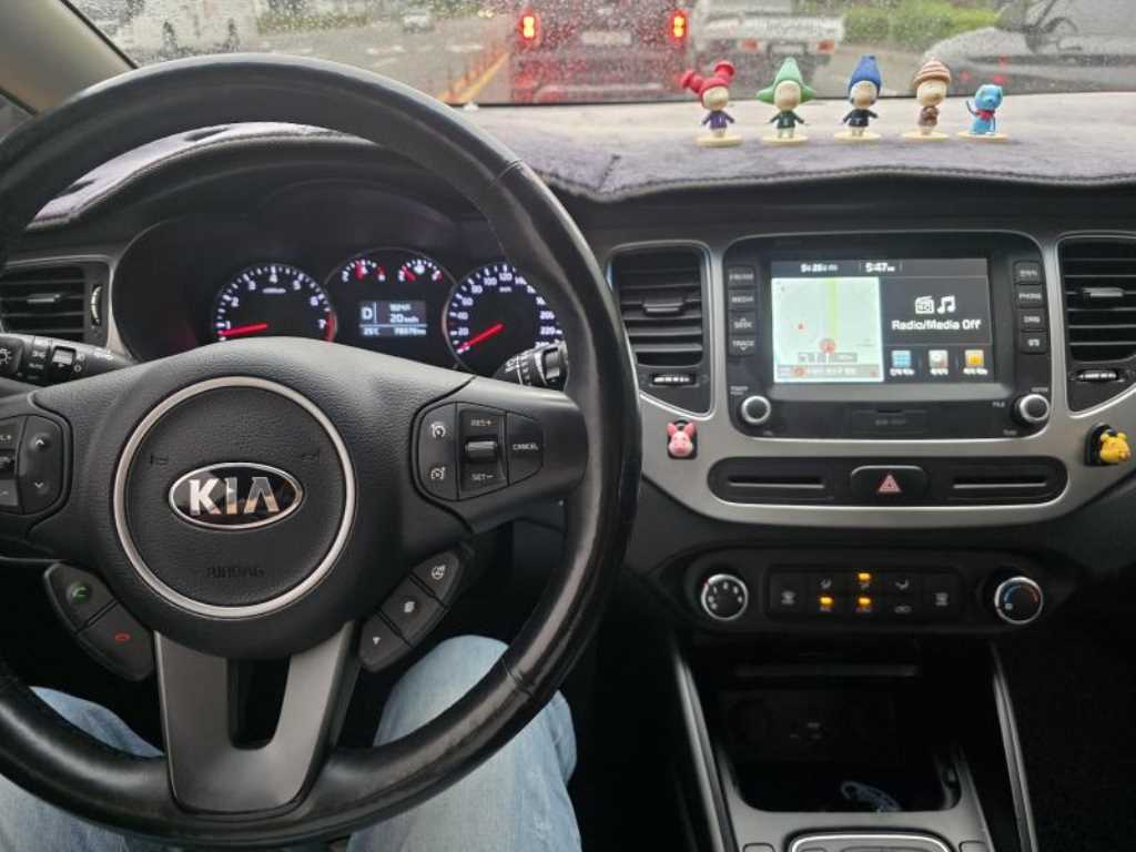 KIA Carens - Vista 4
