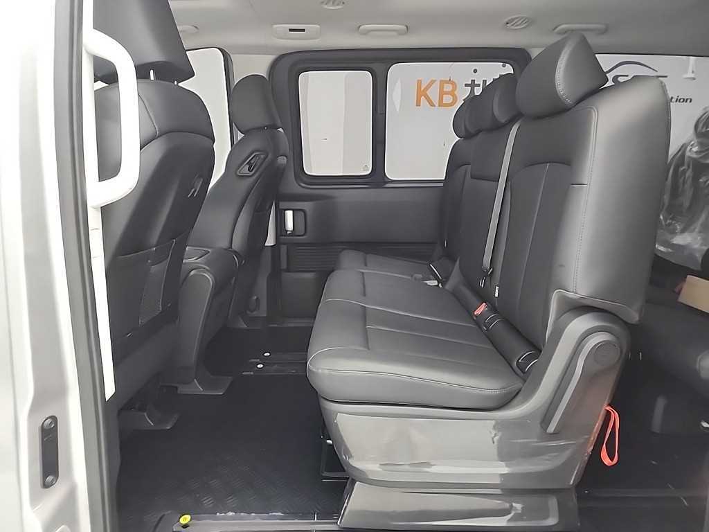 HYUNDAI Staria - Vista 12