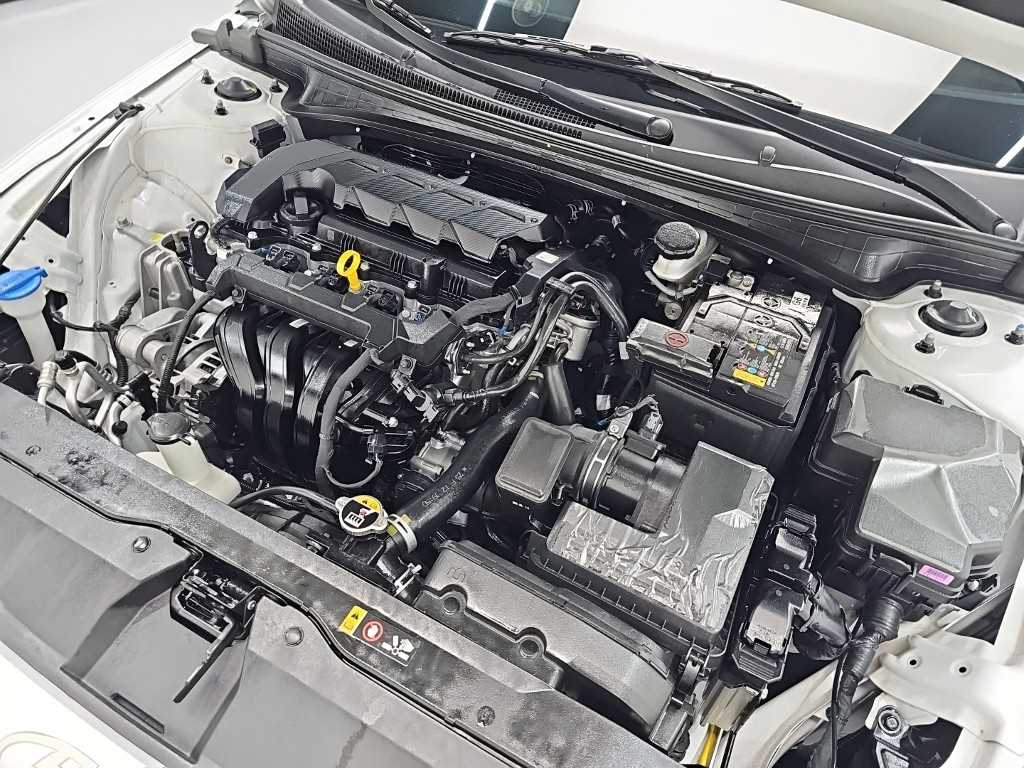HYUNDAI Avante - Vista 5