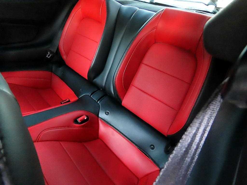 Ford Mustang - Vista 6