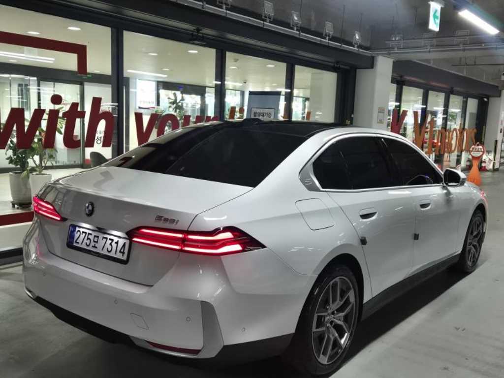 BMW 5 Series - Vista 4