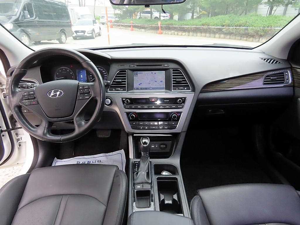 HYUNDAI Sonata - Vista 6