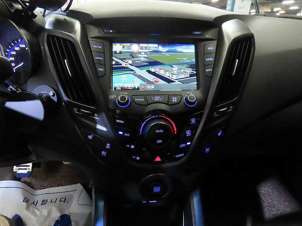 HYUNDAI Veloster - Vista 11