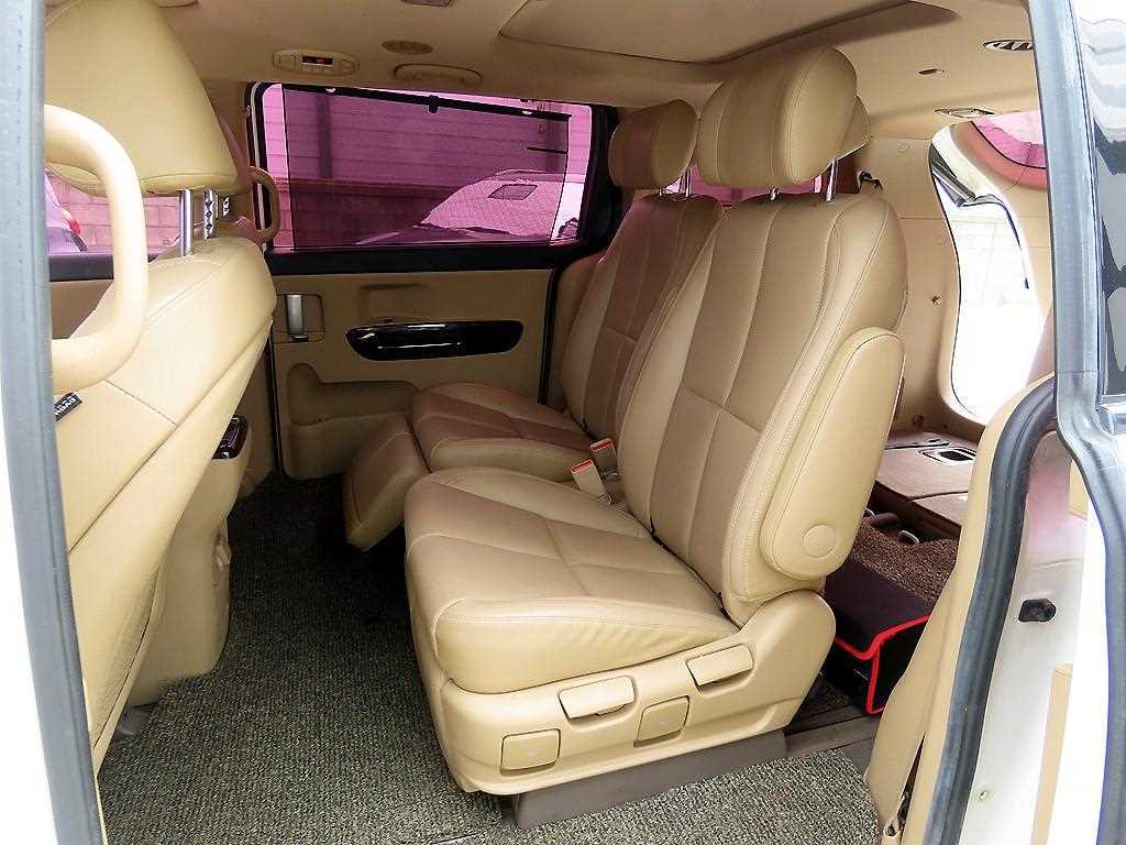 KIA Carnival - Vista 6