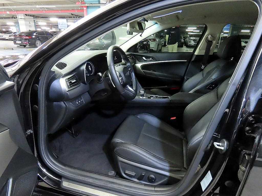 Genesis G70 - Vista 5