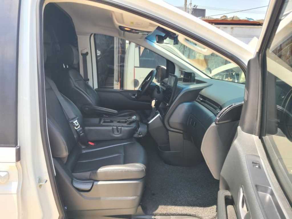 HYUNDAI Staria - Vista 6