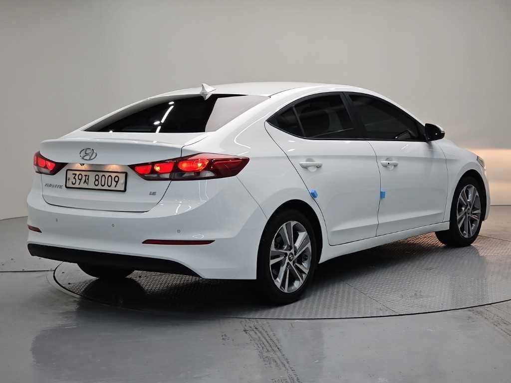 HYUNDAI Avante - Vista 4