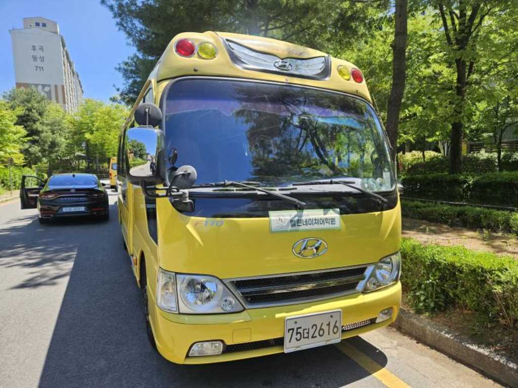 medium and large bus Hyundai bus