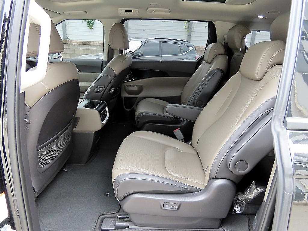 KIA Carnival - Vista 6