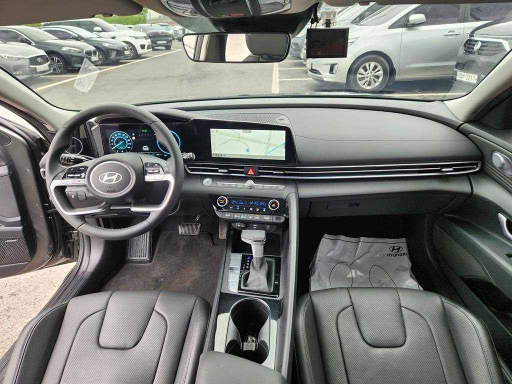 HYUNDAI Avante - Vista 12