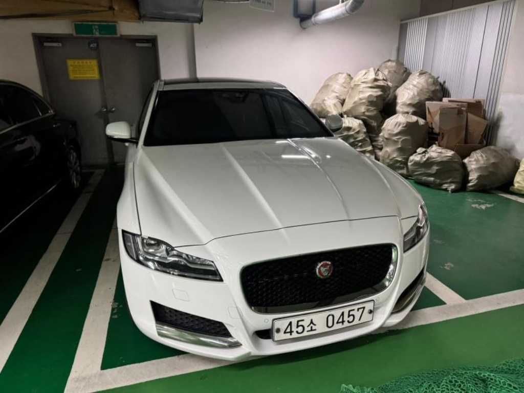 Jaguar XF 2017 Blanco - Importación desde Corea - HF Imports Iquique - Foto 1