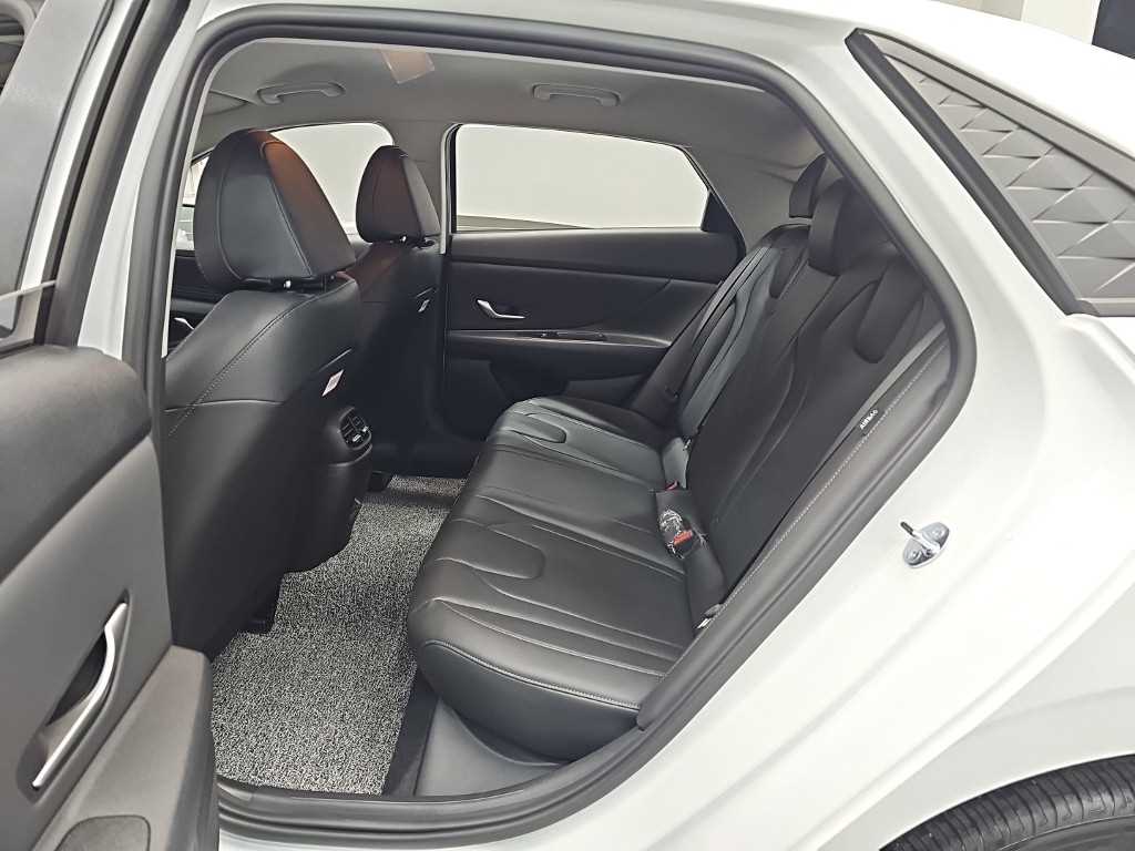 HYUNDAI Avante - Vista 12