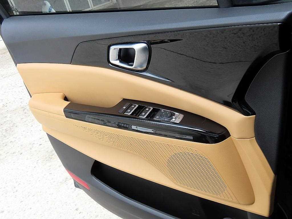 KIA Carnival - Vista 12
