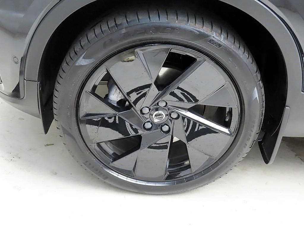 Volvo XC40 2025 Negro - Importación desde Corea - HF Imports Iquique - Foto 20