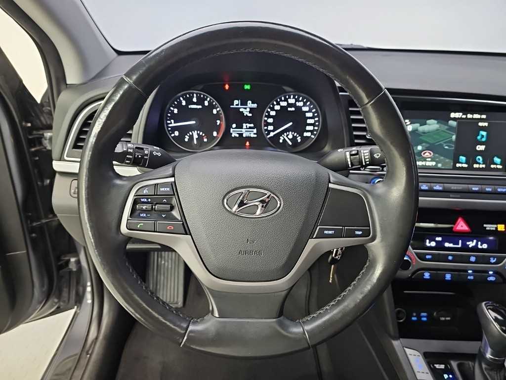 HYUNDAI Avante - Vista 9