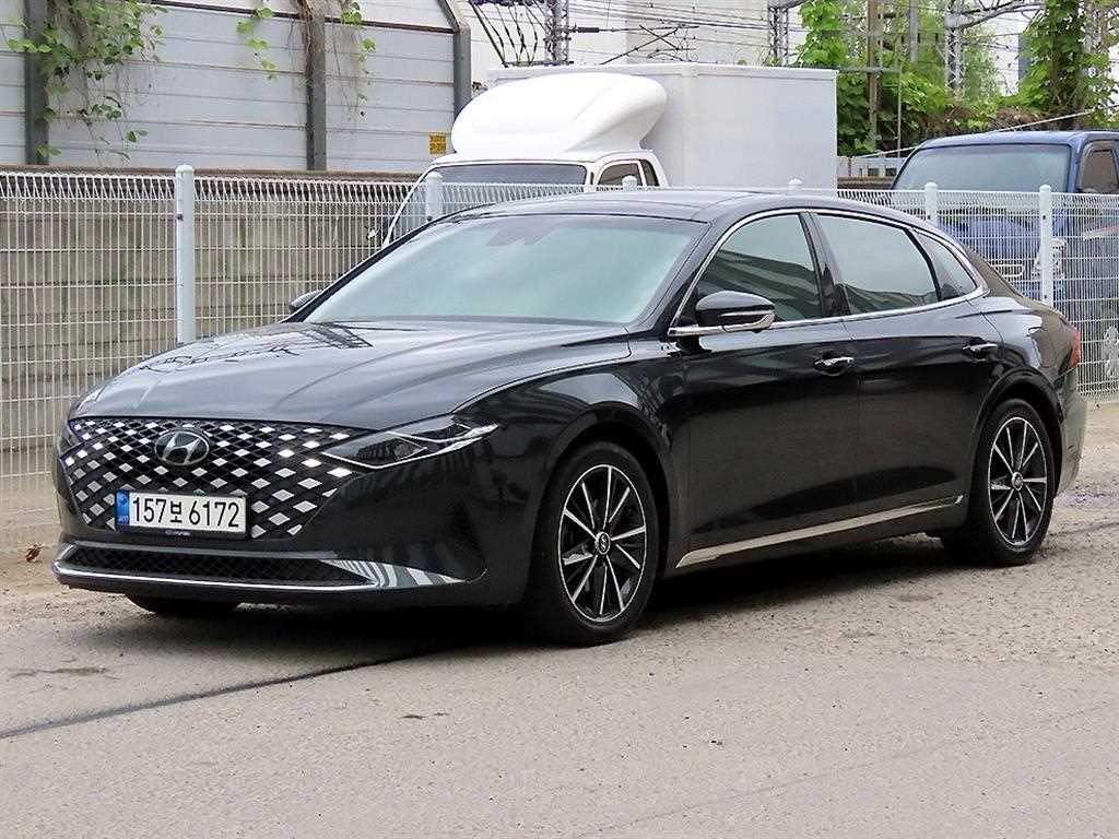 HYUNDAI Grandeur - Vista 2