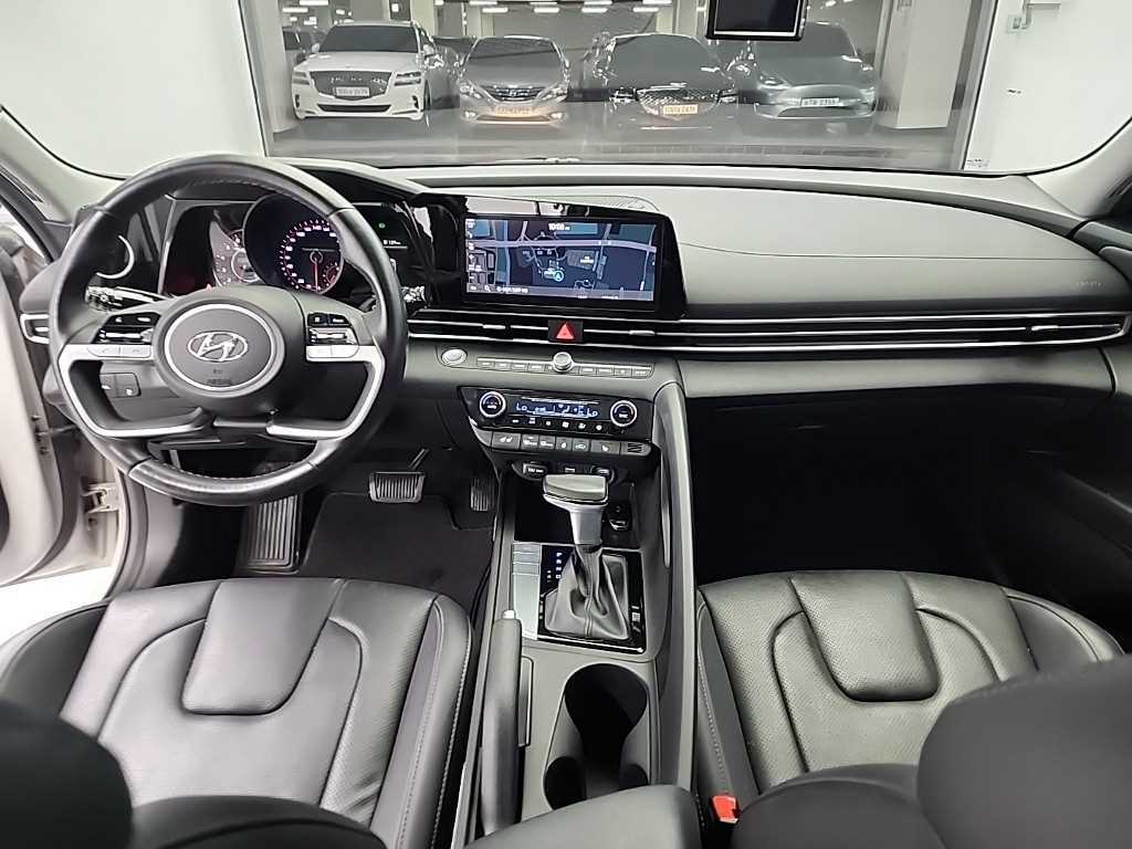 HYUNDAI Avante - Vista 7