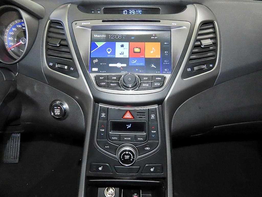 HYUNDAI Avante - Vista 11