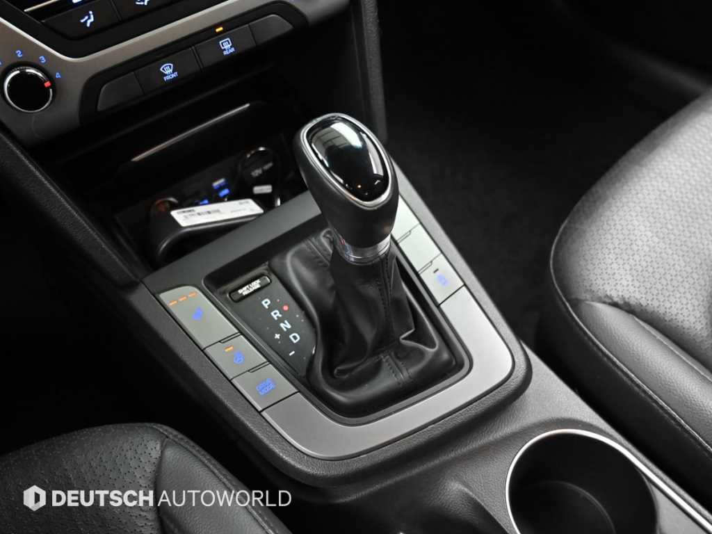 HYUNDAI Avante - Vista 9