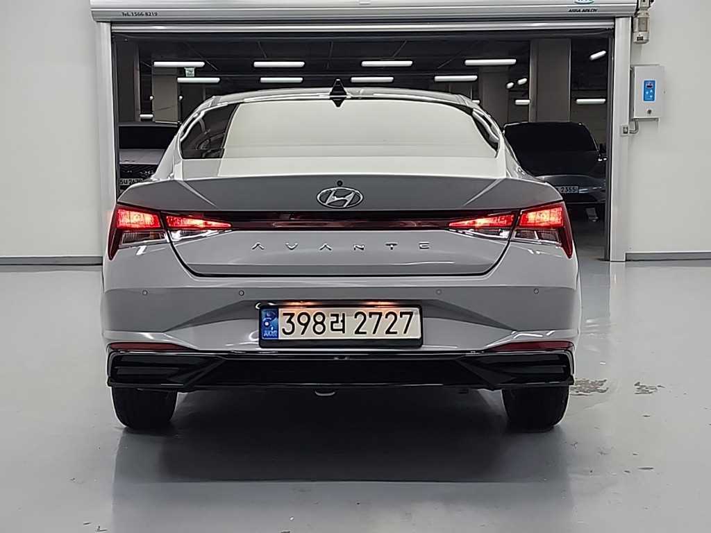HYUNDAI Avante - Vista 3