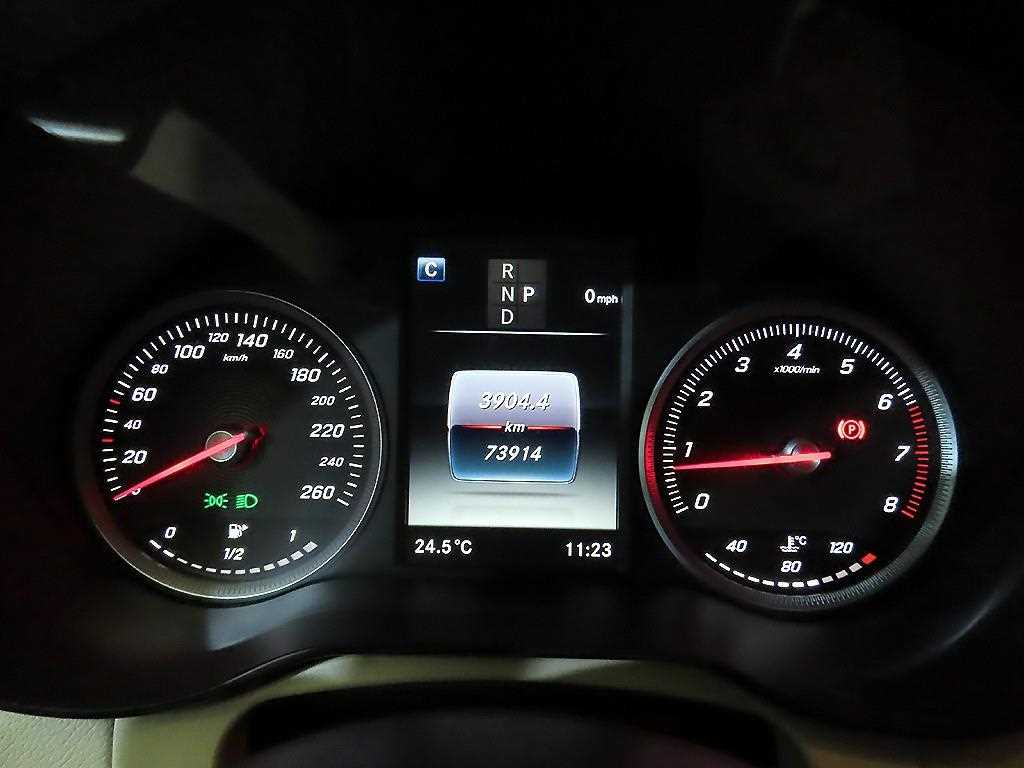 Mercedes Benz GLC Class - Vista 9