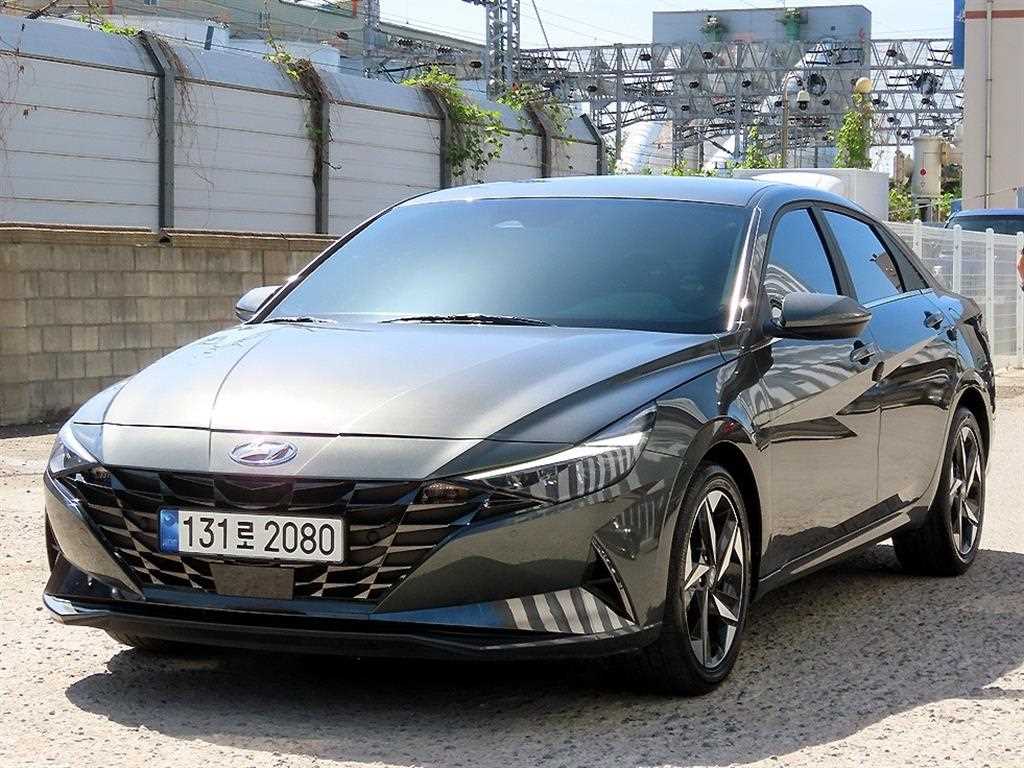 HYUNDAI Avante - Vista 2