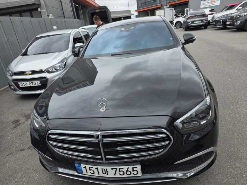 Mercedes Benz E class 2023 Negro - Importación desde Corea - HF Imports Iquique - Foto 1