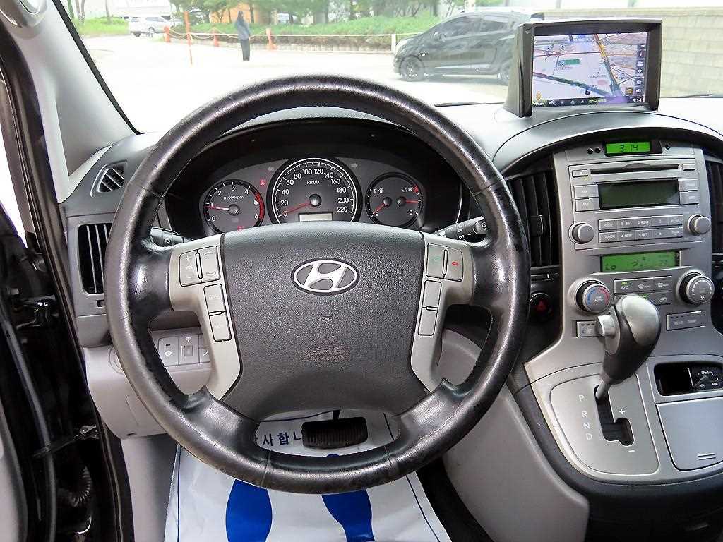HYUNDAI Starex - Vista 9