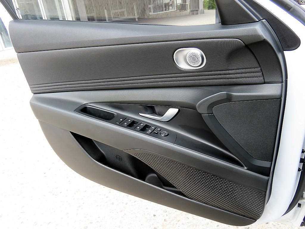 HYUNDAI Avante - Vista 11