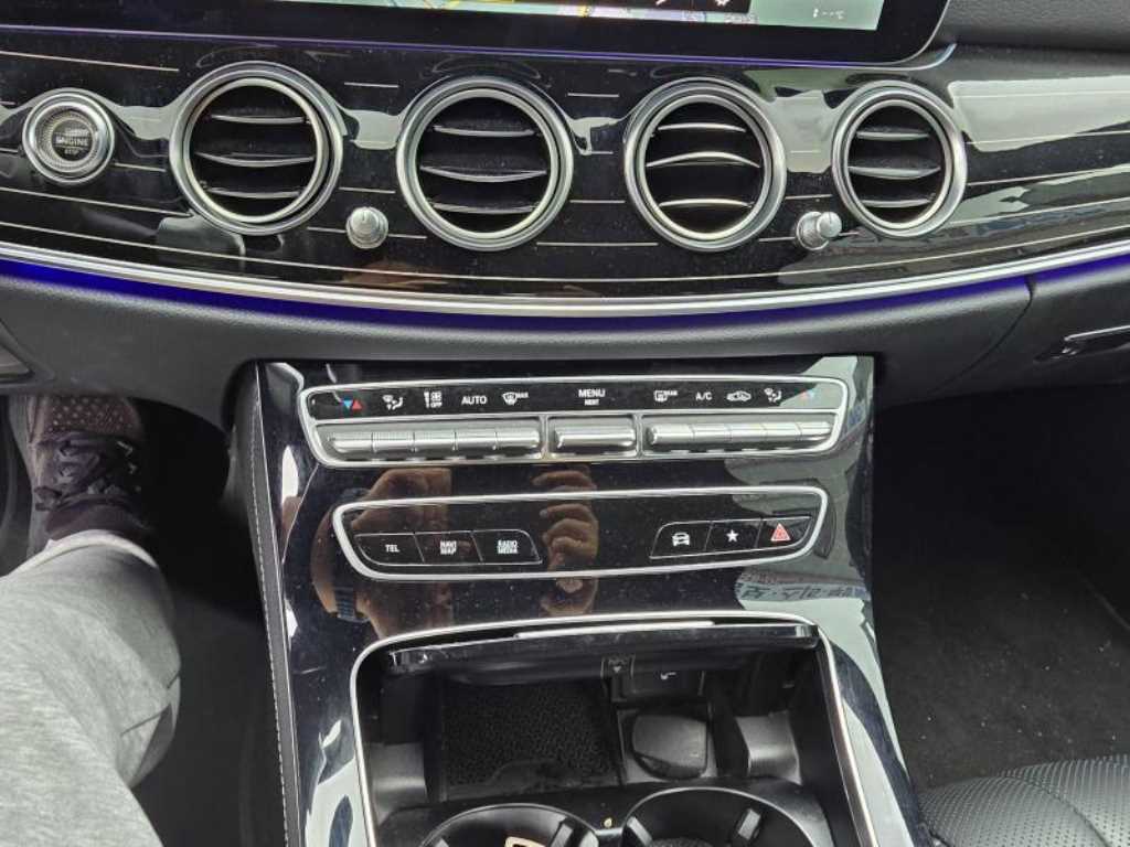 Mercedes Benz E class - Vista 12