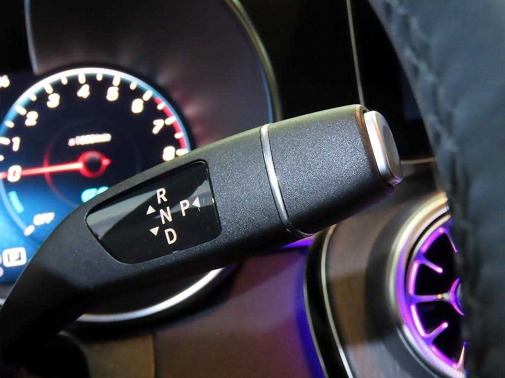 Mercedes Benz GLC Class - Vista 12