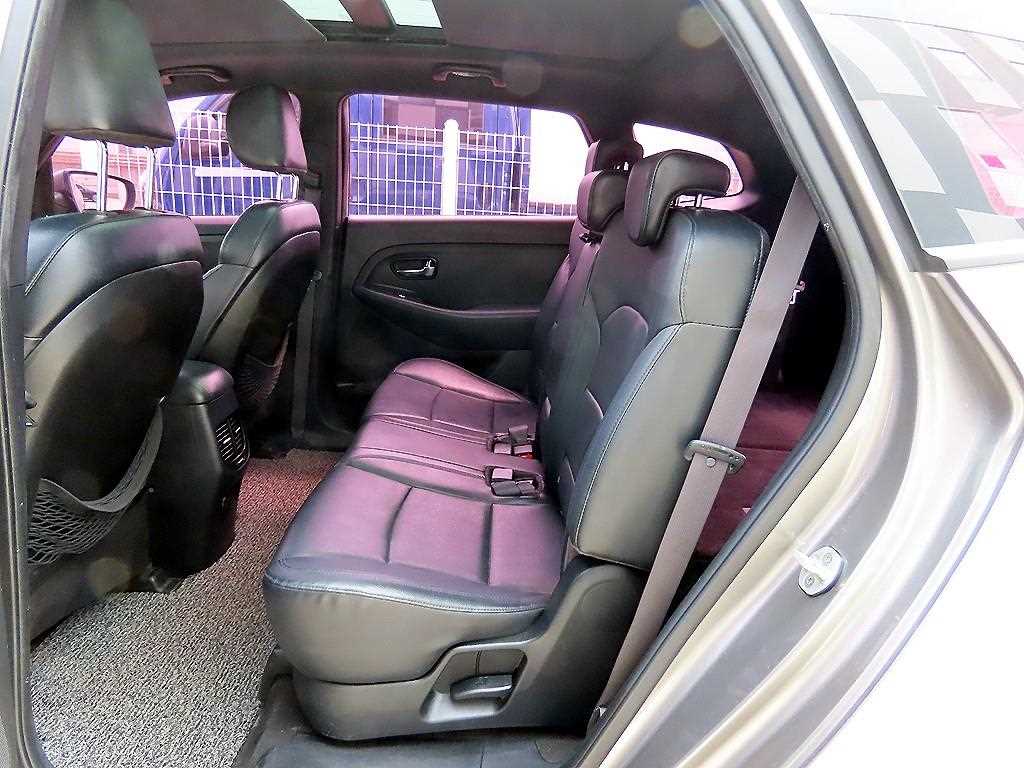 KIA Carens - Vista 6