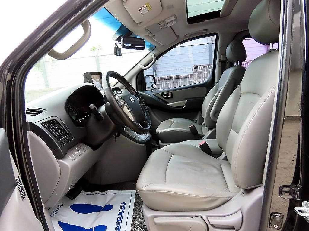 HYUNDAI Starex - Vista 5