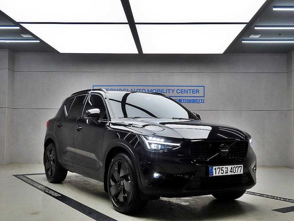 Volvo XC40 2025 Negro - Importación desde Corea - HF Imports Iquique - Foto 1