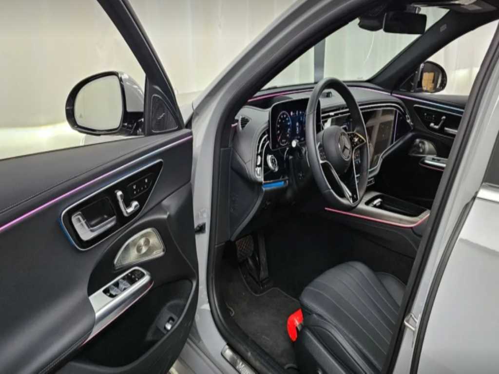Mercedes Benz E class - Vista 12
