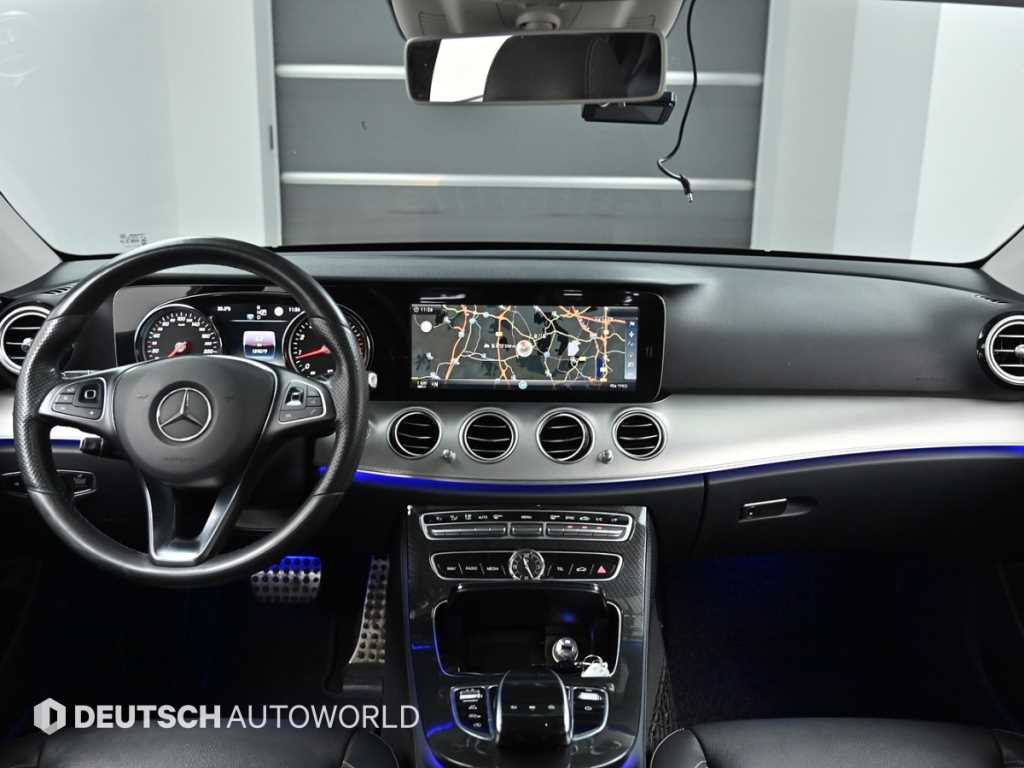 Mercedes Benz E class - Vista 8