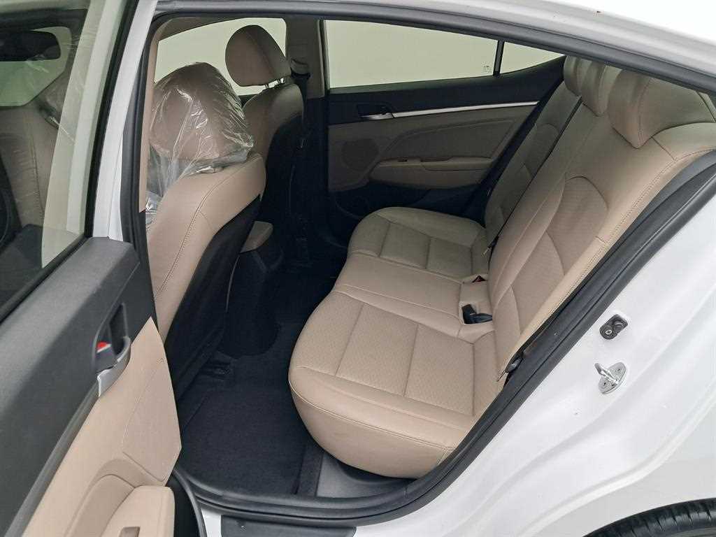 HYUNDAI Avante - Vista 12