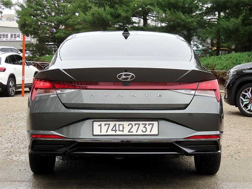 HYUNDAI Avante - Vista 4