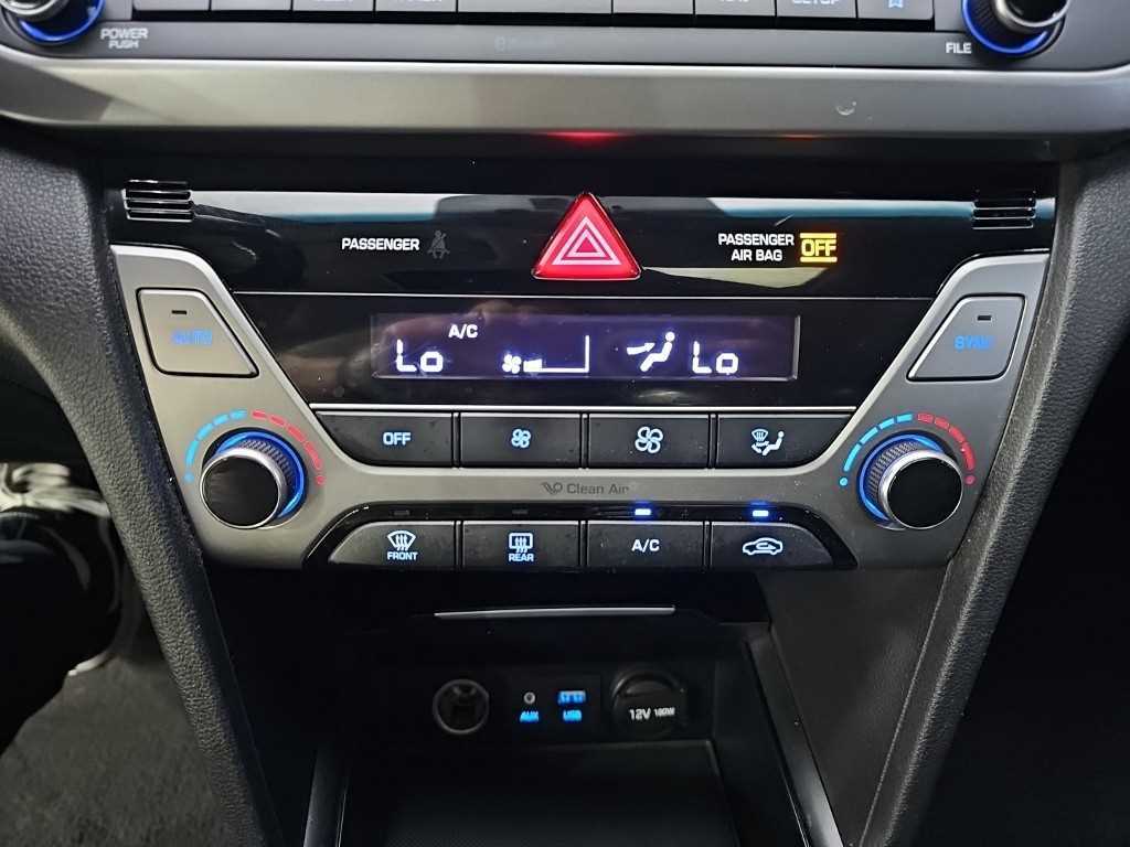 HYUNDAI Avante - Vista 10
