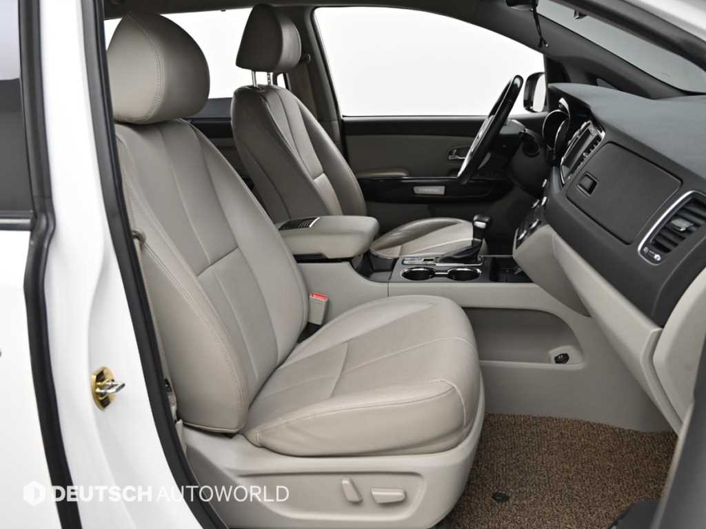 KIA Carnival - Vista 10