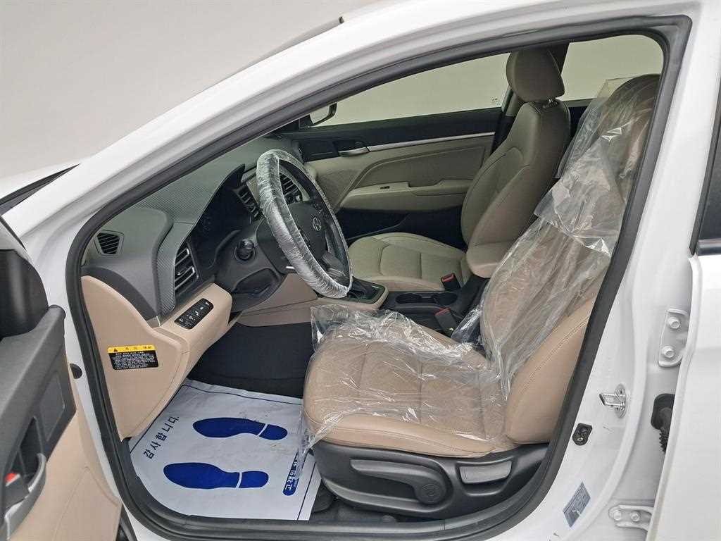HYUNDAI Avante - Vista 11